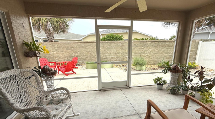 Screened Lanai Outdoor Hide A Way!