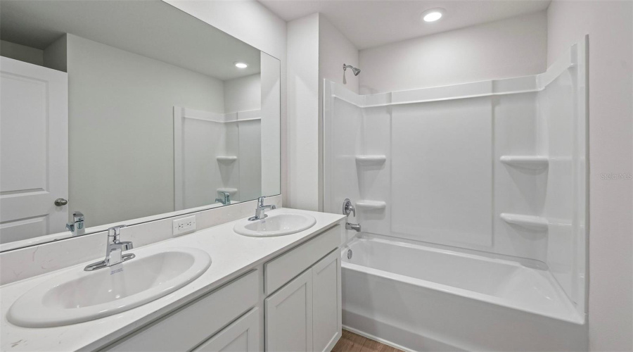 Palmetto, Florida 34221, 5 Bedroom Bedrooms, ,2 Bathroombathrooms,Residential,For Sale,Hopscotch,0,Mfra4684302