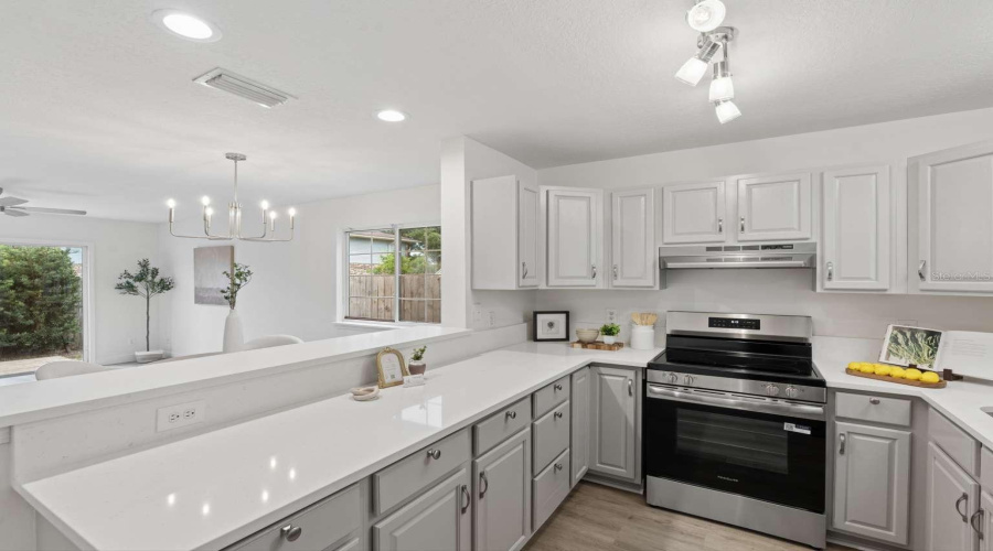Jacksonville Beach, Florida 32250, 2 Bedroom Bedrooms, ,1 Bathroombathrooms,Residential,For Sale,6Th,0,Mfrtb8535633