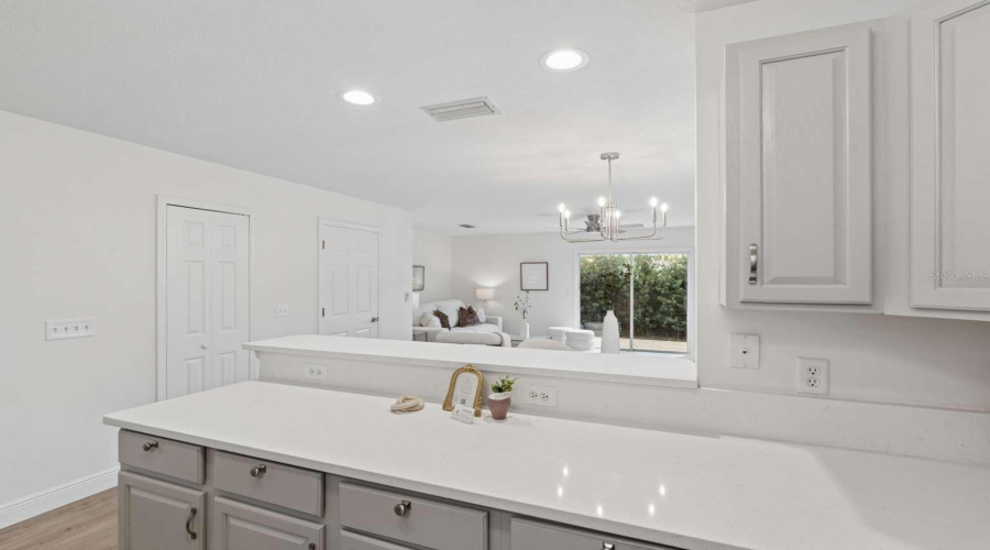 Jacksonville Beach, Florida 32250, 2 Bedroom Bedrooms, ,1 Bathroombathrooms,Residential,For Sale,6Th,0,Mfrtb8535633