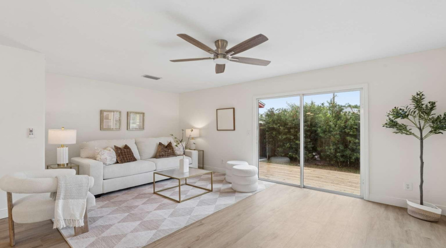Jacksonville Beach, Florida 32250, 2 Bedroom Bedrooms, ,1 Bathroombathrooms,Residential,For Sale,6Th,0,Mfrtb8535633