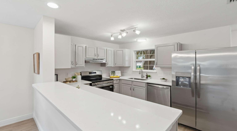Jacksonville Beach, Florida 32250, 2 Bedroom Bedrooms, ,1 Bathroombathrooms,Residential,For Sale,6Th,0,Mfrtb8535633