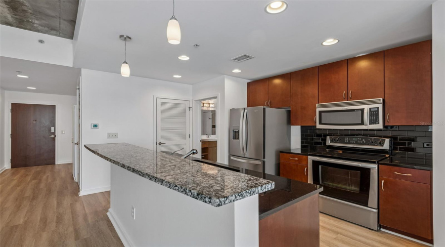 Tampa, Florida 33602, 1 Bedroom Bedrooms, ,1 Bathroombathrooms,Residential,For Sale,Ashley,0,Mfrtb8531914