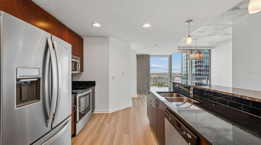 Tampa, Florida 33602, 1 Bedroom Bedrooms, ,1 Bathroombathrooms,Residential,For Sale,Ashley,0,Mfrtb8531914