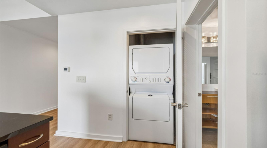 Tampa, Florida 33602, 1 Bedroom Bedrooms, ,1 Bathroombathrooms,Residential,For Sale,Ashley,0,Mfrtb8531914