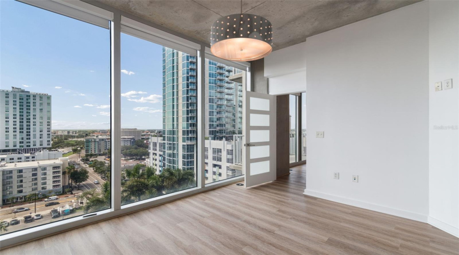 Tampa, Florida 33602, 1 Bedroom Bedrooms, ,1 Bathroombathrooms,Residential,For Sale,Ashley,0,Mfrtb8531914