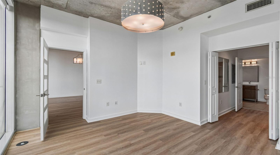 Tampa, Florida 33602, 1 Bedroom Bedrooms, ,1 Bathroombathrooms,Residential,For Sale,Ashley,0,Mfrtb8531914