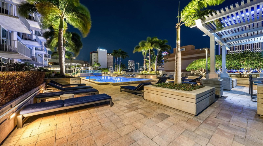 Tampa, Florida 33602, 1 Bedroom Bedrooms, ,1 Bathroombathrooms,Residential,For Sale,Ashley,0,Mfrtb8531914