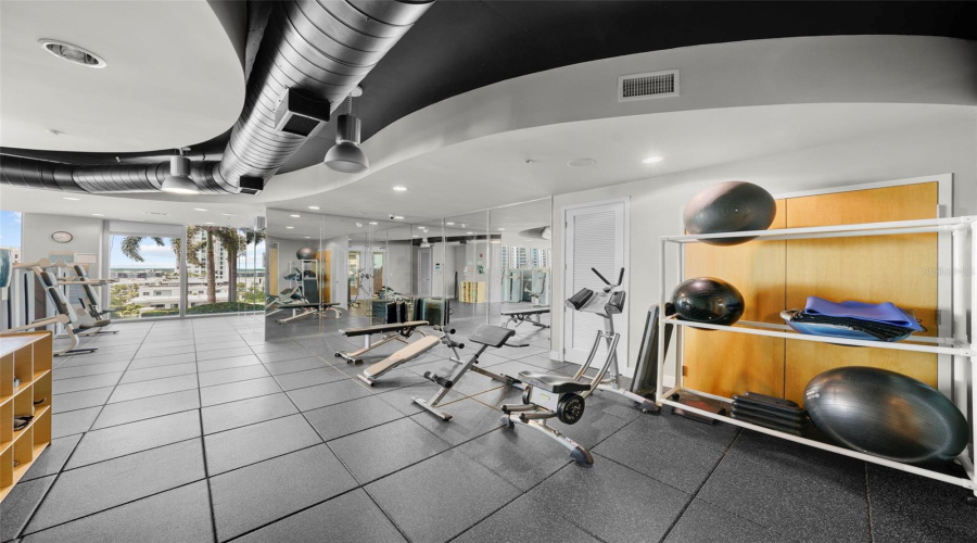 Tampa, Florida 33602, 1 Bedroom Bedrooms, ,1 Bathroombathrooms,Residential,For Sale,Ashley,0,Mfrtb8531914