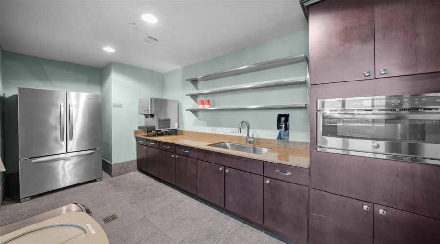 Tampa, Florida 33602, 1 Bedroom Bedrooms, ,1 Bathroombathrooms,Residential,For Sale,Ashley,0,Mfrtb8531914