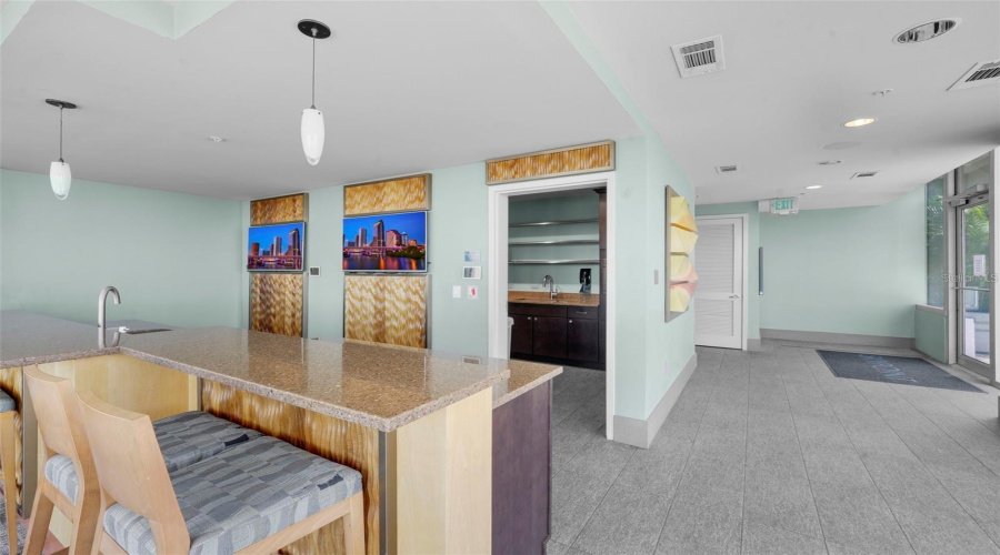 Tampa, Florida 33602, 1 Bedroom Bedrooms, ,1 Bathroombathrooms,Residential,For Sale,Ashley,0,Mfrtb8531914
