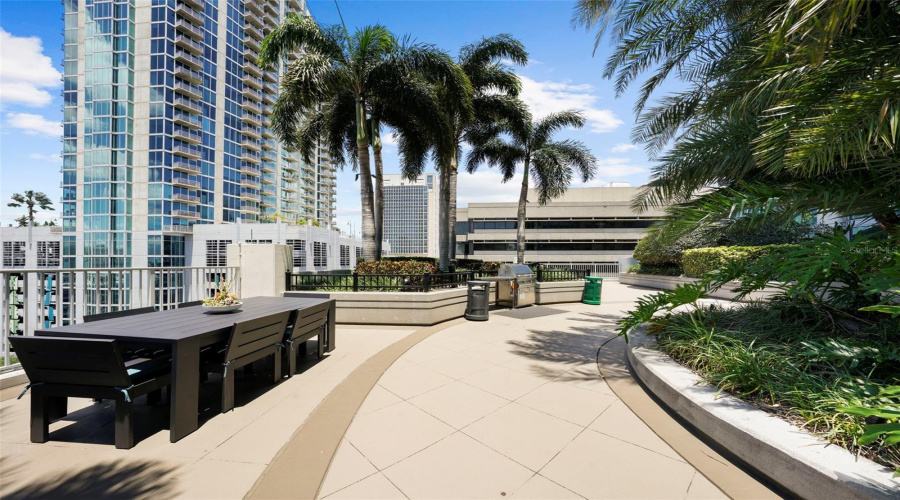 Tampa, Florida 33602, 1 Bedroom Bedrooms, ,1 Bathroombathrooms,Residential,For Sale,Ashley,0,Mfrtb8531914