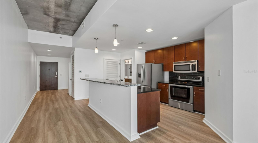 Tampa, Florida 33602, 1 Bedroom Bedrooms, ,1 Bathroombathrooms,Residential,For Sale,Ashley,0,Mfrtb8531914