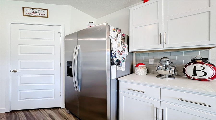Kitchen W Fridge