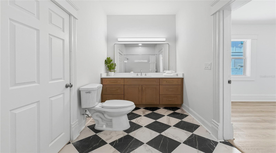 Shared Jack And Jill Style Bathroom