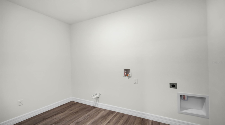 Winter Haven, Florida 33884, 4 Bedroom Bedrooms, ,3 Bathroombathrooms,Residential,For Sale,Hummingbird,0,Mfro6406366
