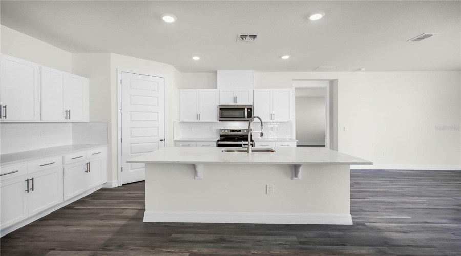 Winter Haven, Florida 33884, 4 Bedroom Bedrooms, ,3 Bathroombathrooms,Residential,For Sale,Hummingbird,0,Mfro6406366