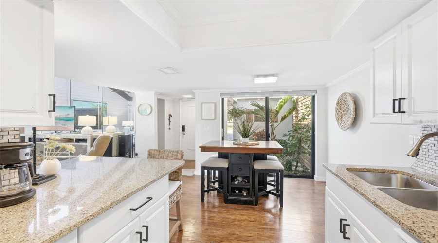 Bradenton, Florida 34210, 2 Bedroom Bedrooms, ,2 Bathroombathrooms,Residential,For Sale,43Rd,0,Mfra4704041
