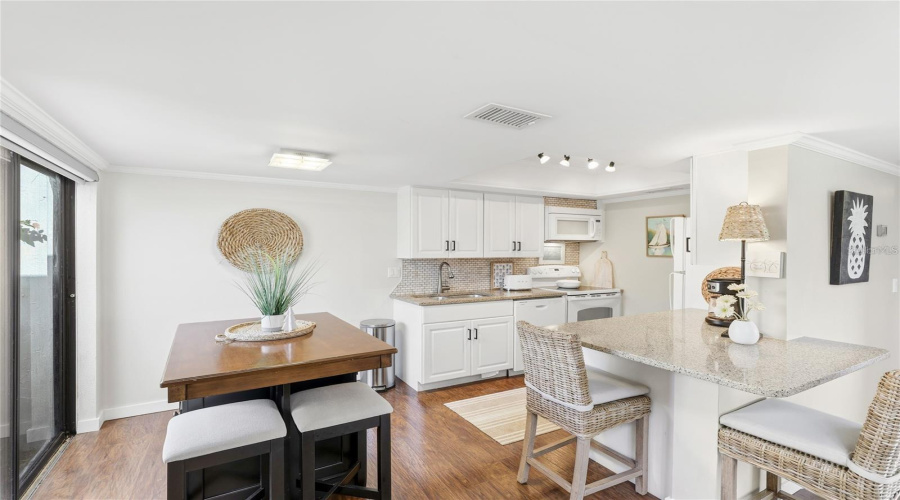 Bradenton, Florida 34210, 2 Bedroom Bedrooms, ,2 Bathroombathrooms,Residential,For Sale,43Rd,0,Mfra4704041