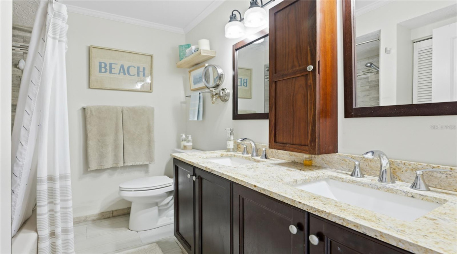 Bradenton, Florida 34210, 2 Bedroom Bedrooms, ,2 Bathroombathrooms,Residential,For Sale,43Rd,0,Mfra4704041