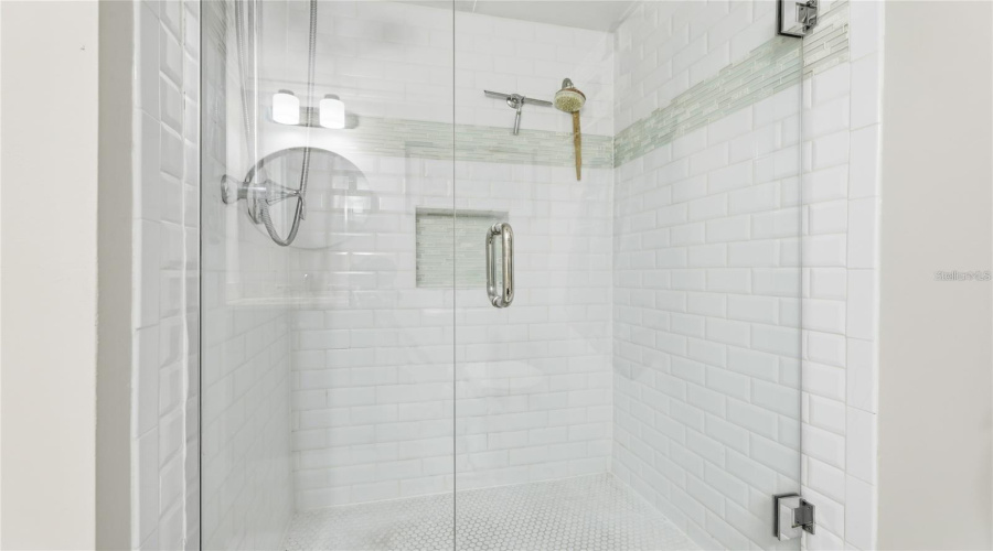 Bradenton, Florida 34210, 2 Bedroom Bedrooms, ,2 Bathroombathrooms,Residential,For Sale,43Rd,0,Mfra4704041