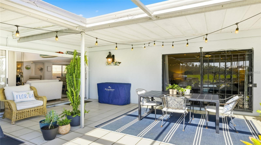 Bradenton, Florida 34210, 2 Bedroom Bedrooms, ,2 Bathroombathrooms,Residential,For Sale,43Rd,0,Mfra4704041
