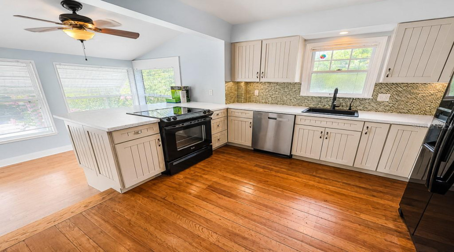 St Petersburg, Florida 33713, 4 Bedroom Bedrooms, ,2 Bathroombathrooms,Residential,For Sale,20Th,0,Mfrtb8531126