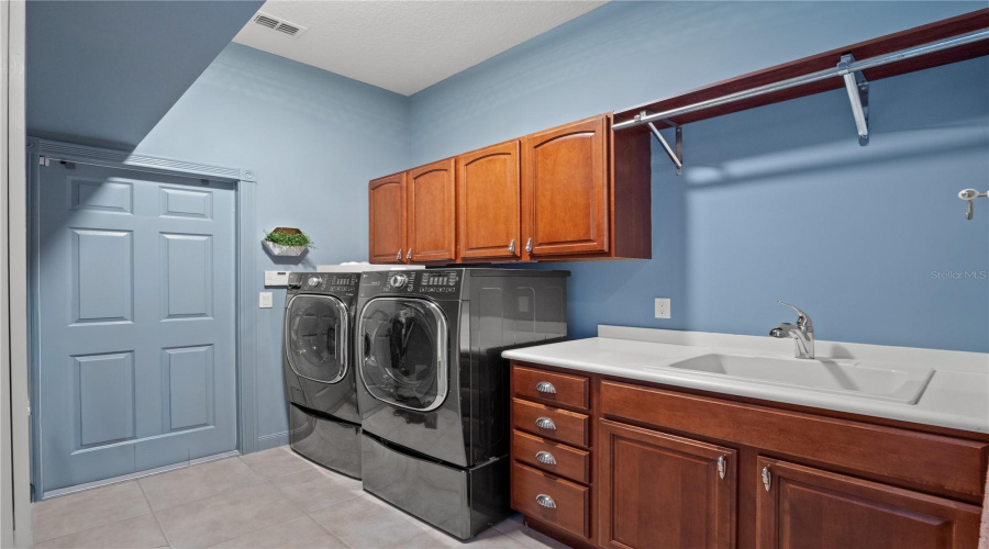 Orlando, Florida 32827, 3 Bedroom Bedrooms, ,2 Bathroombathrooms,Residential,For Sale,Zelkova,0,Mfro6413233