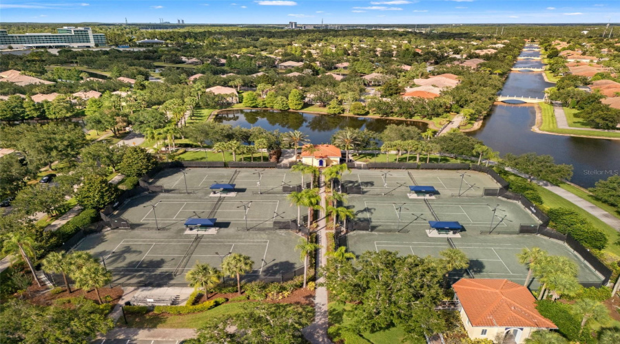 6 Courts For Tennis And Pickleball
