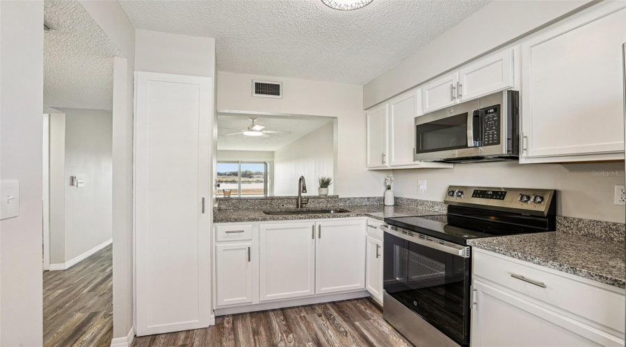 Port Richey, Florida 34668, 2 Bedroom Bedrooms, ,1 Bathroombathrooms,Residential,For Sale,Carriage Hill,0,Mfrtb8470588