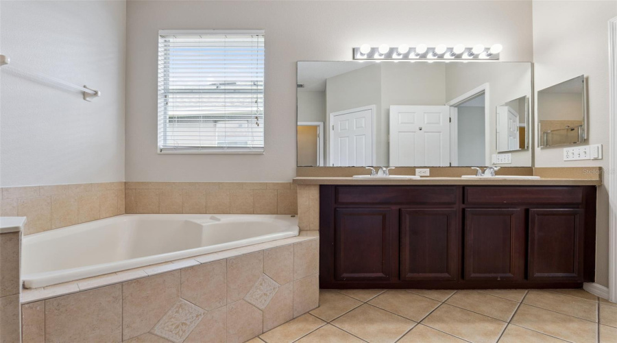 Orlando, Florida 32827, 3 Bedroom Bedrooms, ,2 Bathroombathrooms,Residential,For Sale,Cypress Vine,0,Mfrs5156355