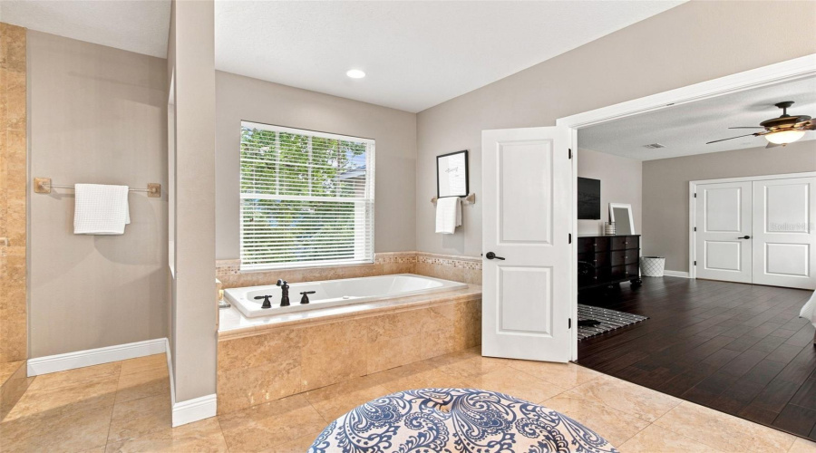 Tampa, Florida 33611, 4 Bedroom Bedrooms, ,2 Bathroombathrooms,Residential,For Sale,4Th,0,Mfrtb8541735