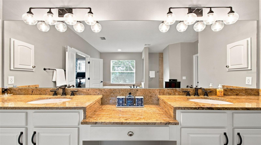 Tampa, Florida 33611, 4 Bedroom Bedrooms, ,2 Bathroombathrooms,Residential,For Sale,4Th,0,Mfrtb8541735