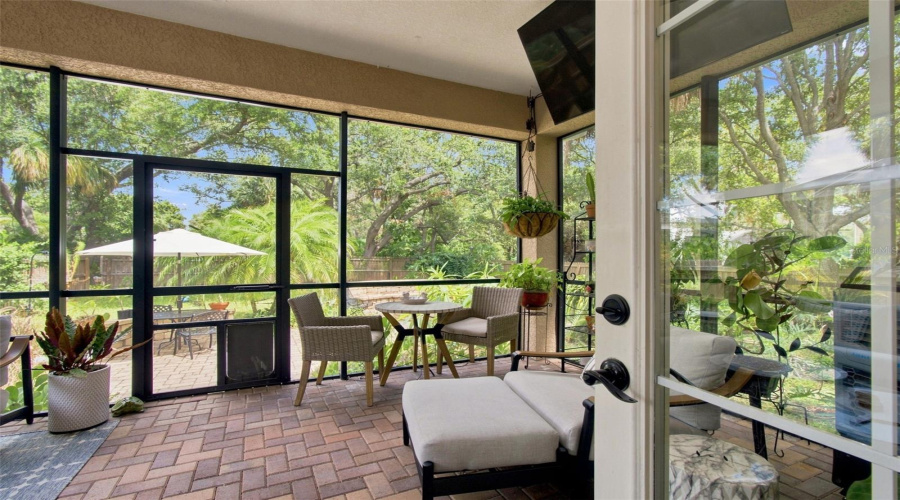 Tampa, Florida 33611, 4 Bedroom Bedrooms, ,2 Bathroombathrooms,Residential,For Sale,4Th,0,Mfrtb8541735