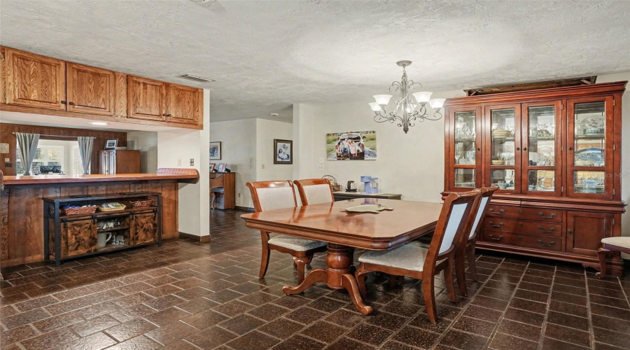 Eat-In Kitchen