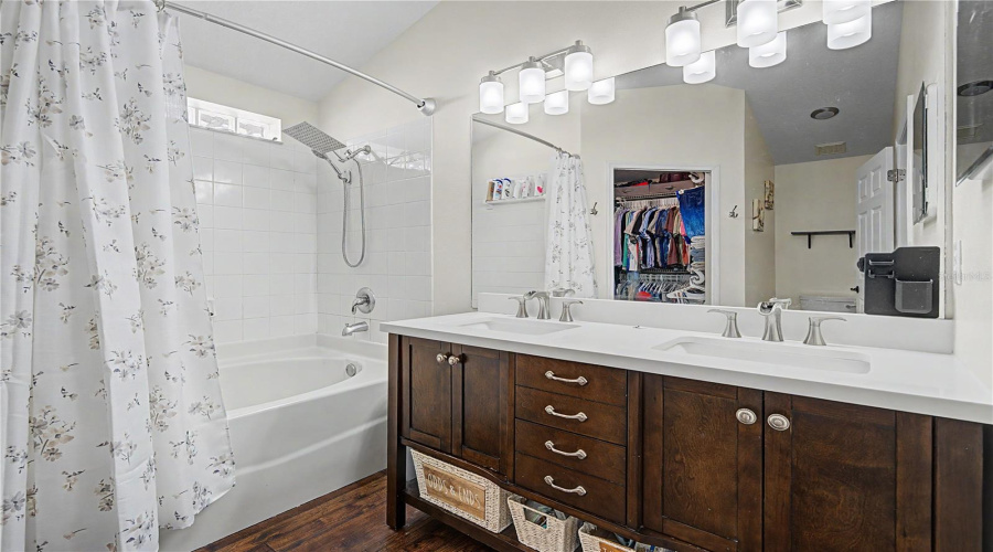 Lutz, Florida 33559, 3 Bedroom Bedrooms, ,2 Bathroombathrooms,Residential,For Sale,Mistwood,0,Mfrtb8528543