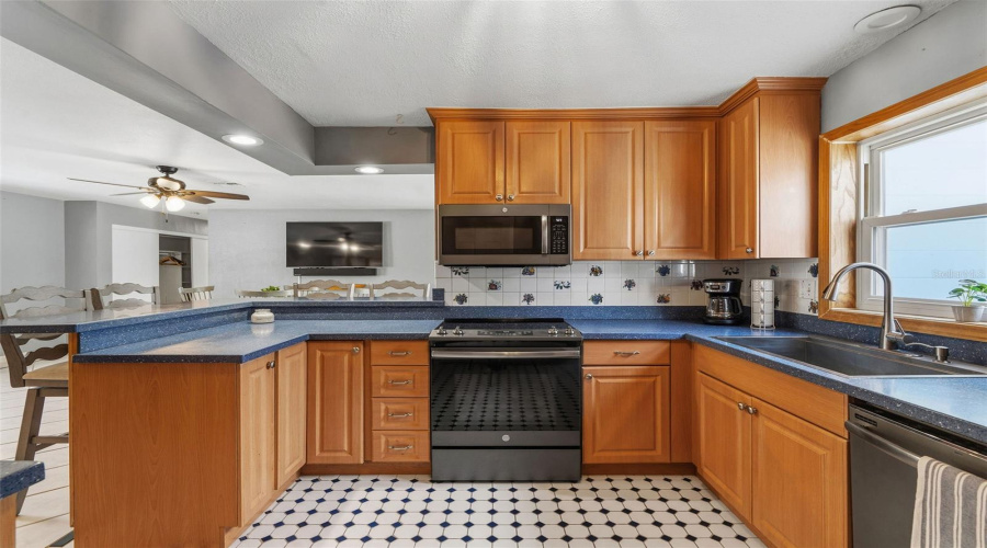 Pinellas Park, Florida 33781, 2 Bedroom Bedrooms, ,2 Bathroombathrooms,Residential,For Sale,71St,0,Mfrtb8502921