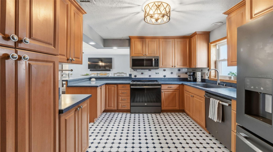 Pinellas Park, Florida 33781, 2 Bedroom Bedrooms, ,2 Bathroombathrooms,Residential,For Sale,71St,0,Mfrtb8502921
