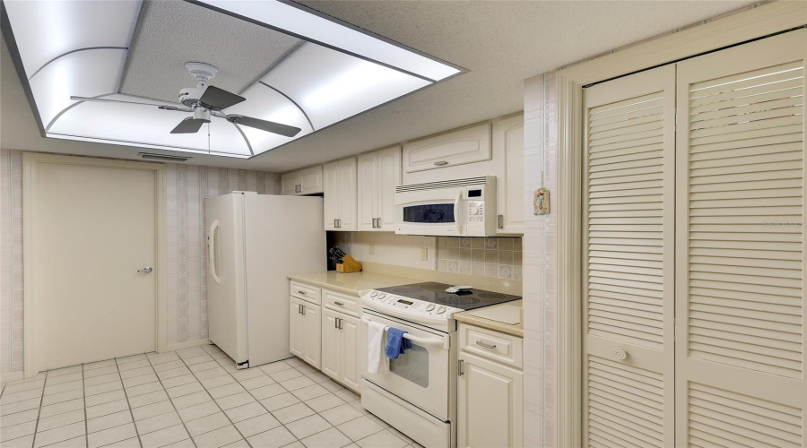 Sarasota, Florida 34238, 3 Bedroom Bedrooms, ,2 Bathroombathrooms,Residential,For Sale,Wilshire,0,Mfra4693723