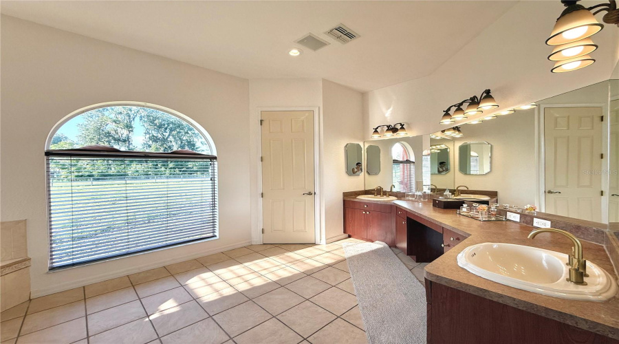 Brooksville, Florida 34601, 5 Bedroom Bedrooms, ,3 Bathroombathrooms,Residential,For Sale,Ladyhawk,0,Mfrtb8540624