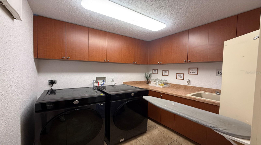 Brooksville, Florida 34601, 5 Bedroom Bedrooms, ,3 Bathroombathrooms,Residential,For Sale,Ladyhawk,0,Mfrtb8540624