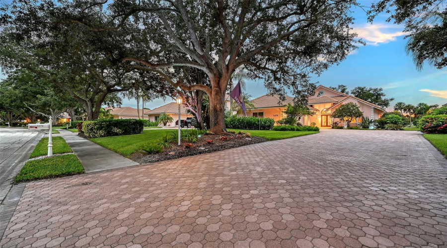 Sarasota, Florida 34243, 3 Bedroom Bedrooms, ,4 Bathroombathrooms,Residential,For Sale,Golf Pointe,0,Mfra4701969