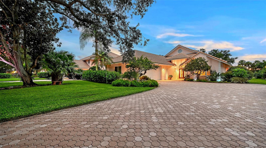 Sarasota, Florida 34243, 3 Bedroom Bedrooms, ,4 Bathroombathrooms,Residential,For Sale,Golf Pointe,0,Mfra4701969