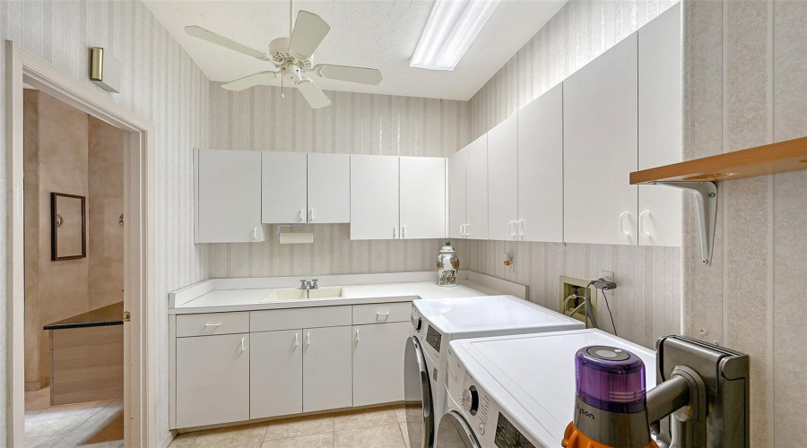 Sarasota, Florida 34243, 3 Bedroom Bedrooms, ,4 Bathroombathrooms,Residential,For Sale,Golf Pointe,0,Mfra4701969
