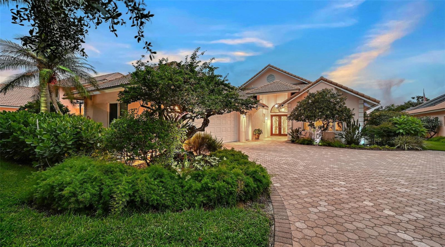 Sarasota, Florida 34243, 3 Bedroom Bedrooms, ,4 Bathroombathrooms,Residential,For Sale,Golf Pointe,0,Mfra4701969