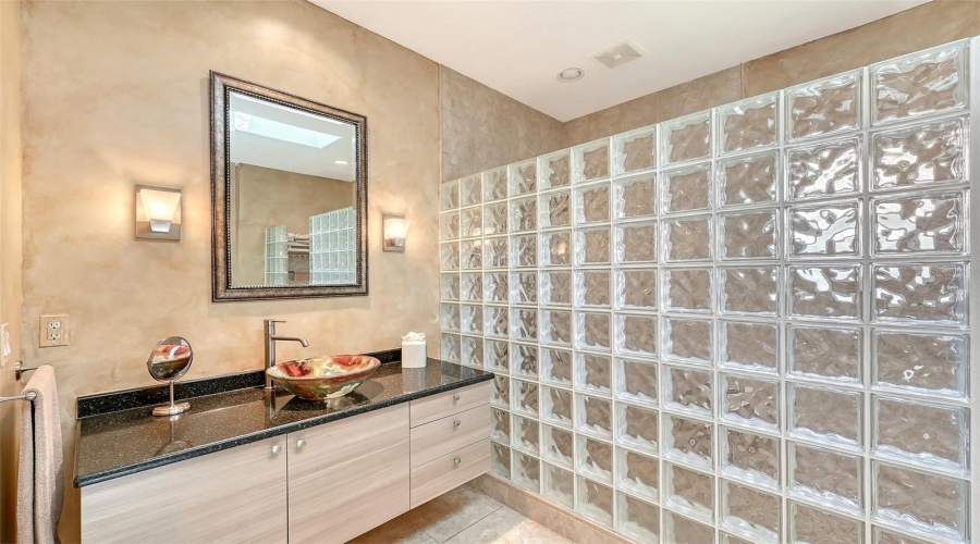 Sarasota, Florida 34243, 3 Bedroom Bedrooms, ,4 Bathroombathrooms,Residential,For Sale,Golf Pointe,0,Mfra4701969