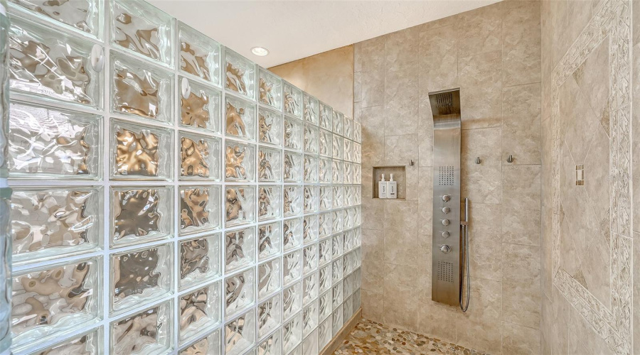 Sarasota, Florida 34243, 3 Bedroom Bedrooms, ,4 Bathroombathrooms,Residential,For Sale,Golf Pointe,0,Mfra4701969