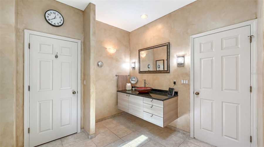 Sarasota, Florida 34243, 3 Bedroom Bedrooms, ,4 Bathroombathrooms,Residential,For Sale,Golf Pointe,0,Mfra4701969