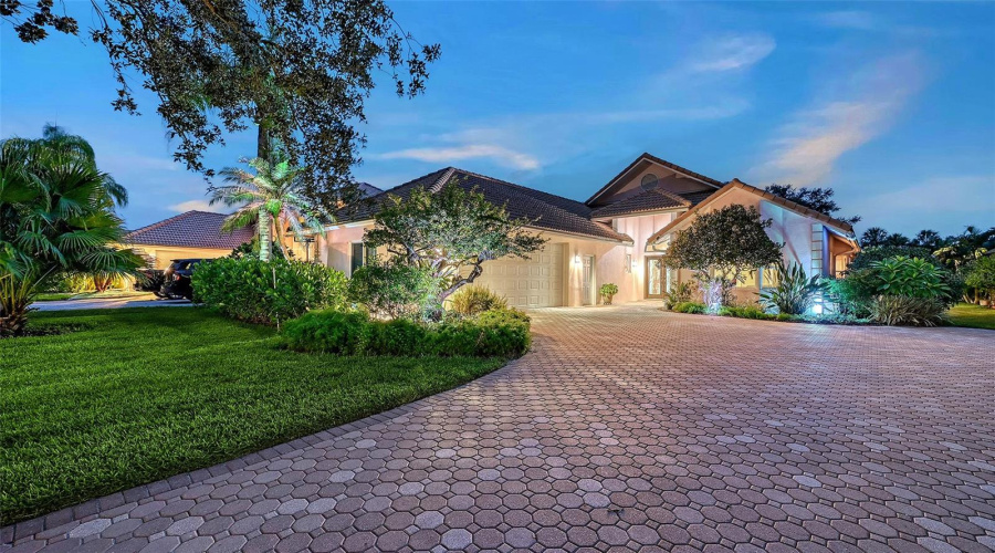 Sarasota, Florida 34243, 3 Bedroom Bedrooms, ,4 Bathroombathrooms,Residential,For Sale,Golf Pointe,0,Mfra4701969
