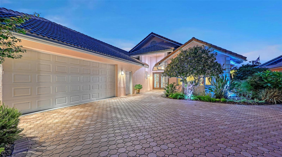 Sarasota, Florida 34243, 3 Bedroom Bedrooms, ,4 Bathroombathrooms,Residential,For Sale,Golf Pointe,0,Mfra4701969